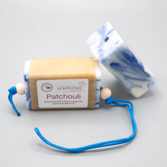 Savon artisanal Moussaillon de La Saponerie, surgras à 6%, naturel et sans parfum au patchouli.