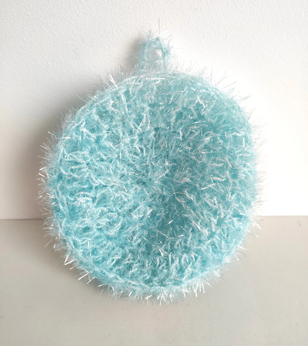 Éponge de gommage Mam'zelle Lily bleu clair texturée