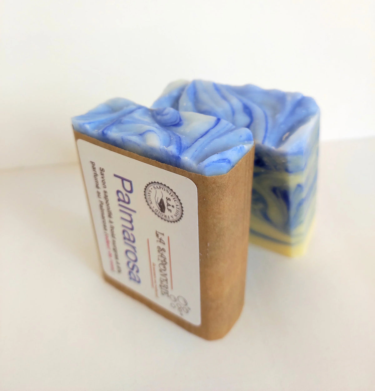 Savon artisanal Moussaillon de La Saponerie, surgras à 6%, naturel et sans parfum bleu et blanc.